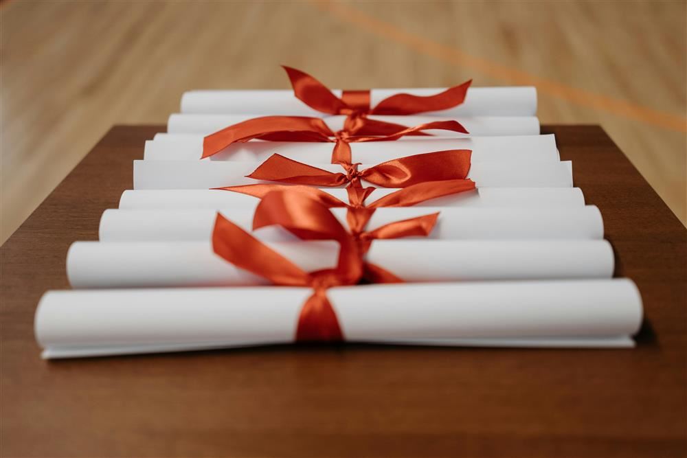  Diplomas 